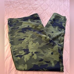 Terra & Sky Camouflage Leggings Green and Black Stretchy Fit